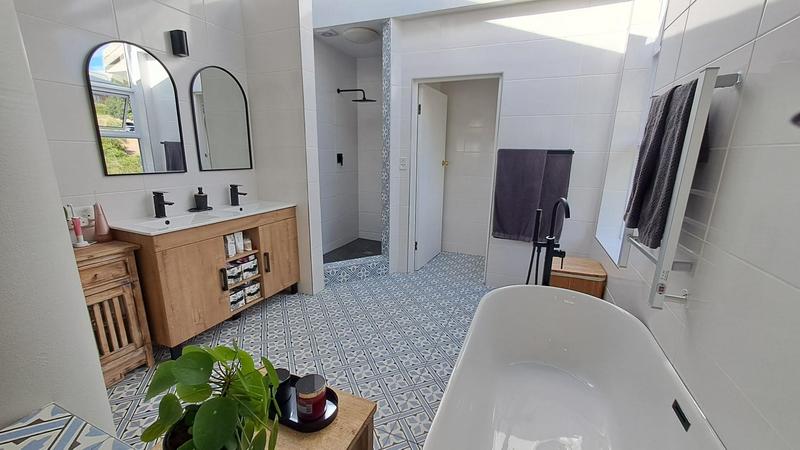 5 Bedroom Property for Sale in Stilbaai Wes Western Cape